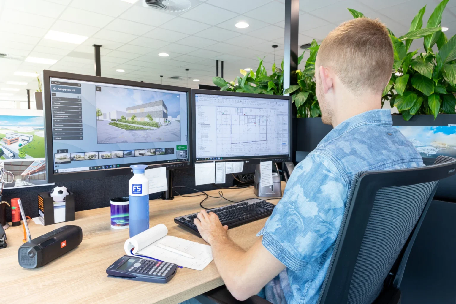 Ontwerper van F5 aan het werk